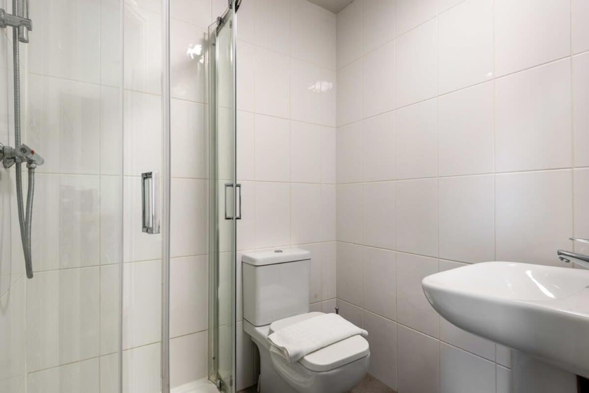 דירות Modern & Bright Budget Studio In Central דונקסטר מראה חיצוני תמונה