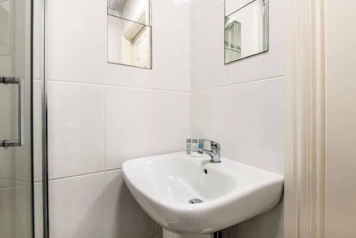דירות Modern & Bright Budget Studio In Central דונקסטר מראה חיצוני תמונה