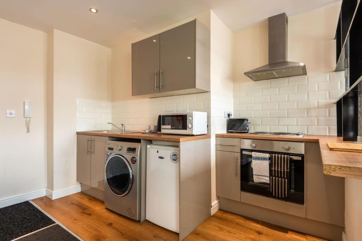 דירות Modern & Bright Budget Studio In Central דונקסטר מראה חיצוני תמונה